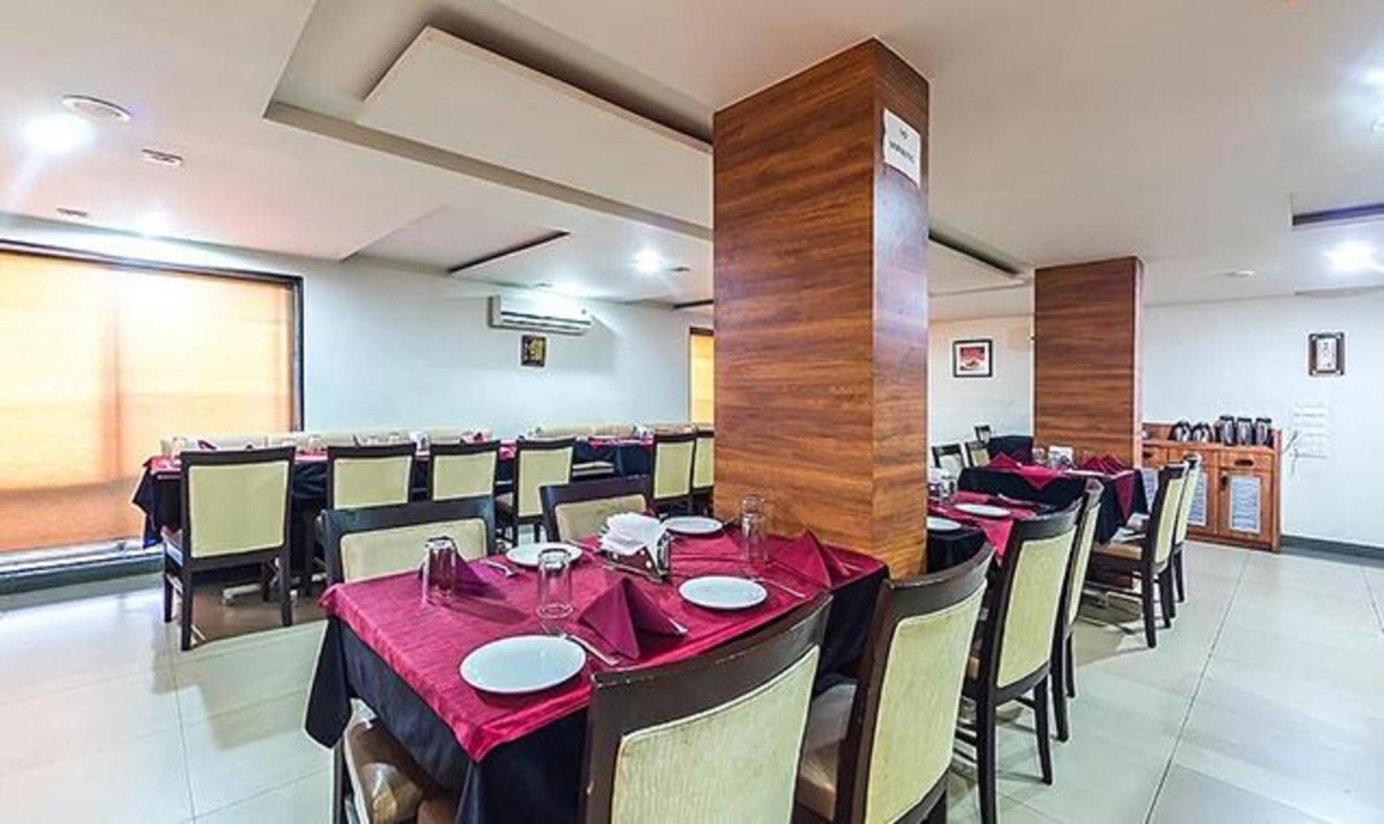 Fabhotel Skylark Inn นาสิก ภายนอก รูปภาพ